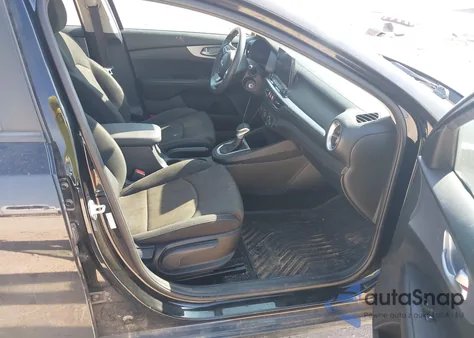 2022 Kia Forte Lxs z USA, uszkodzony, nr VIN 3KPF24AD5NE455874